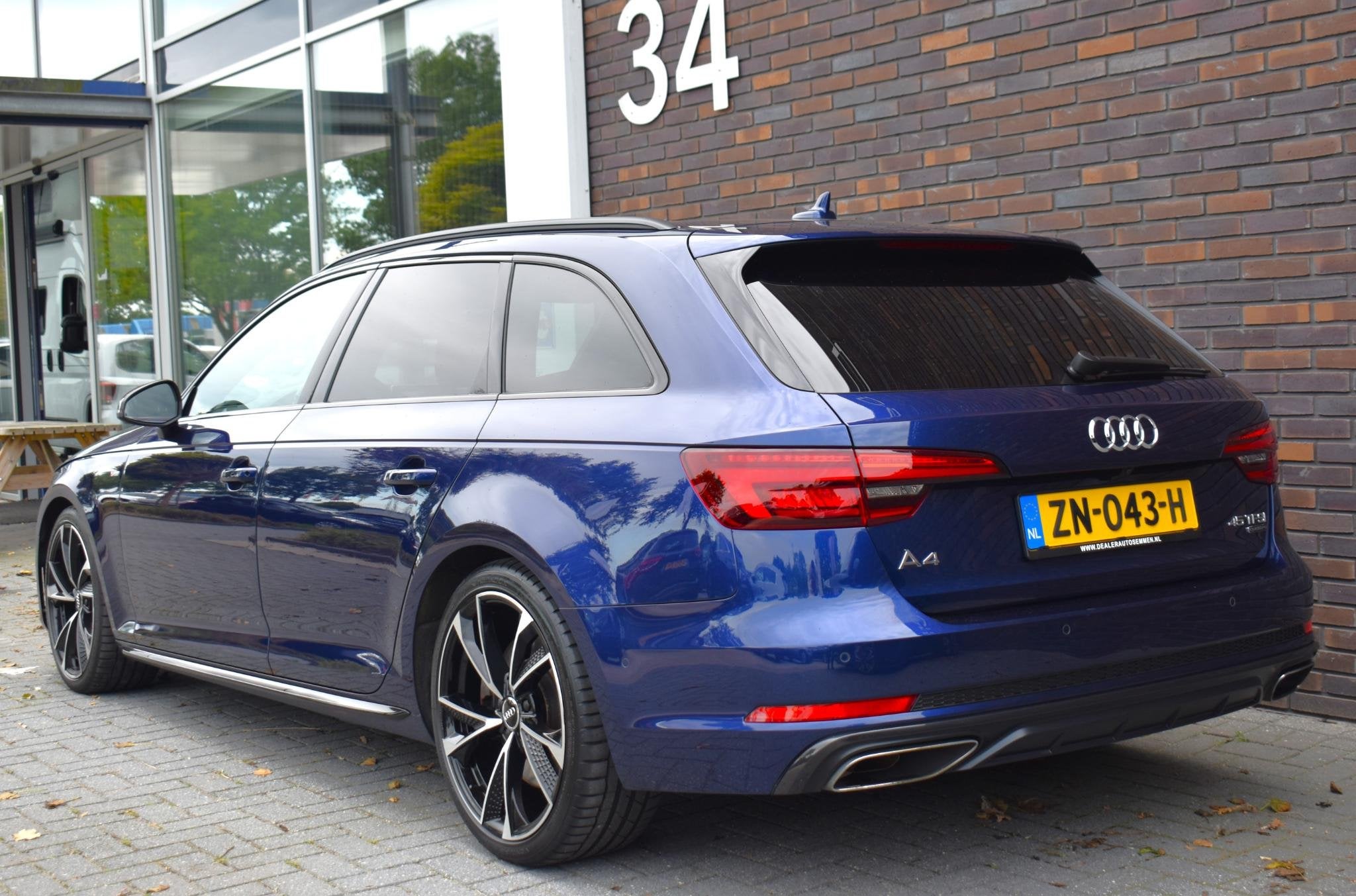 Audi A4 Avant 45 TFSI quattro Sport S line black edition, Automaat, Gebruikt, Euro 6, 4 cilinders