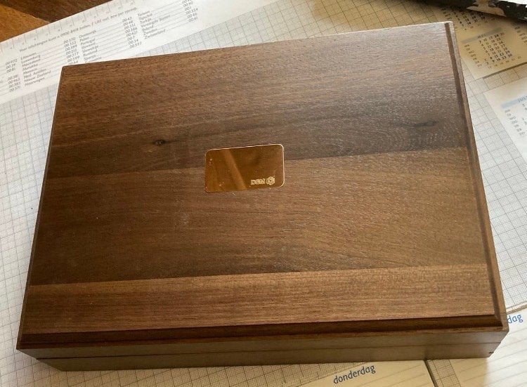 Houten humidor  met messing dsm plaatje, Ophalen of Verzenden