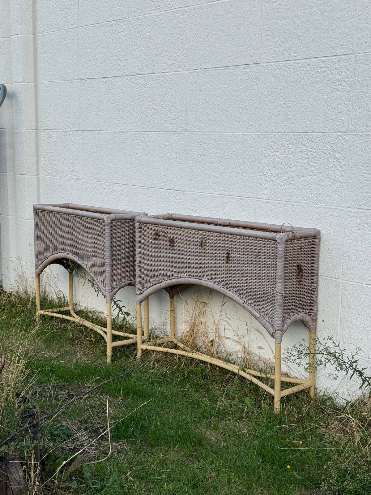 Set van 2 rieten plantenbakken op standaard, Overige materialen, Gebruikt, 100 cm of meer, Ophalen of Verzenden