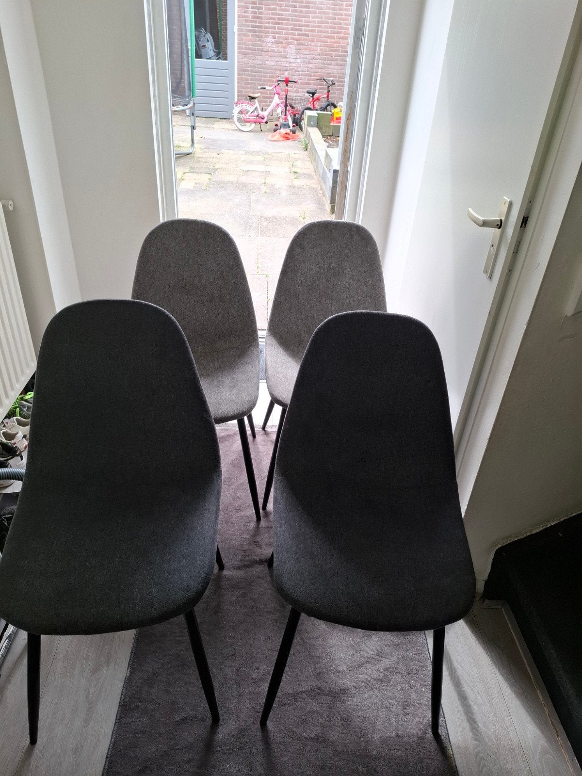 Eettafel met 4 stoelen - wit/grijs - Oosterhout, Huis en Inrichting, Tafels | Eettafels, Ophalen, Gebruikt, Vier personen