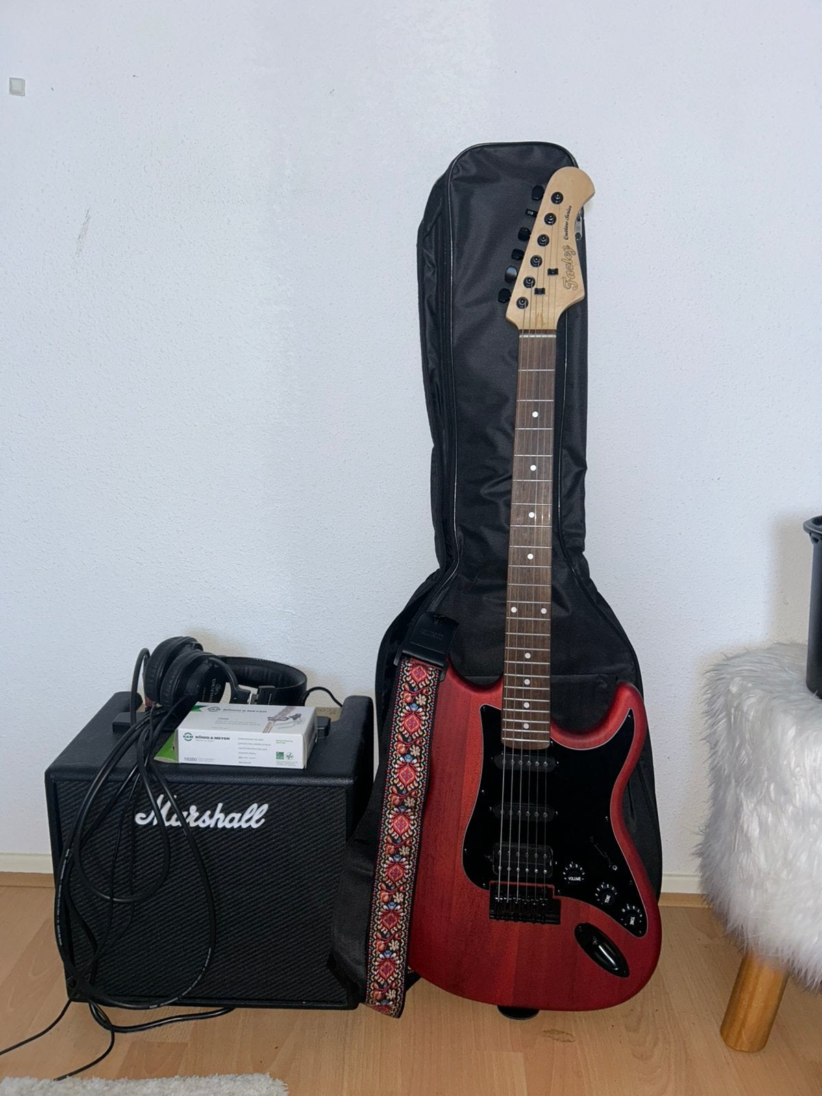 Elektrische gitaar Fazley + Marshall versterker, Nieuw, Met versterker, Solid body, Ophalen