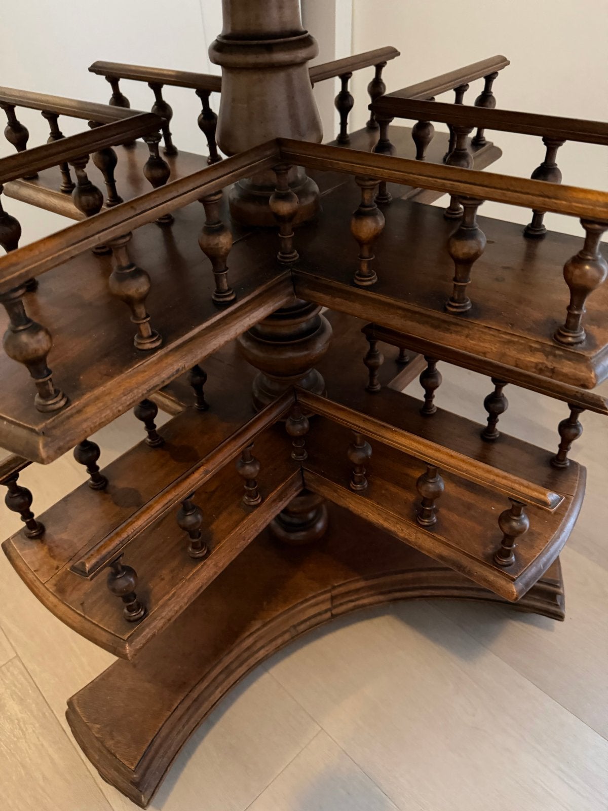 Antieke Draaibare Boekenkast / Salontafel, Ophalen