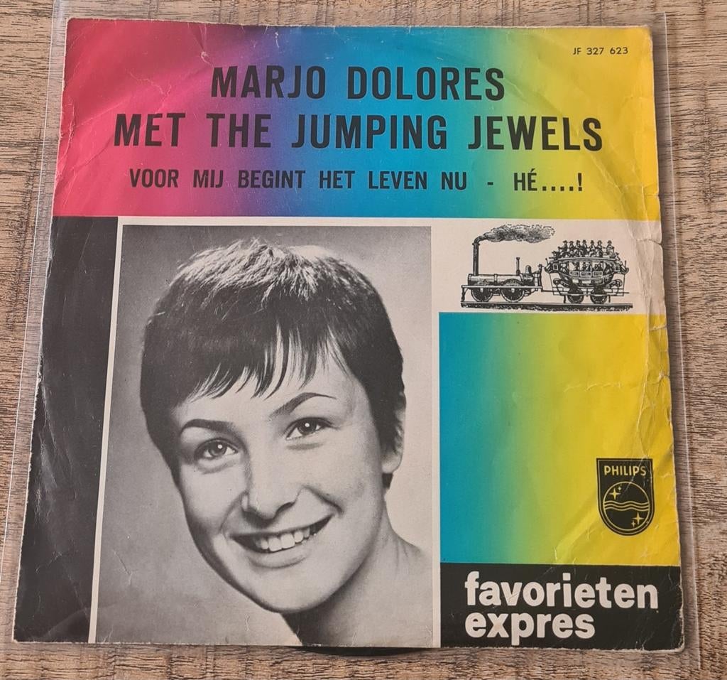 Marjo Dolores met The Jumping Jewels - Zeer Zeldzaam Single, Gebruikt, Fotohoes, 7 inch, Single