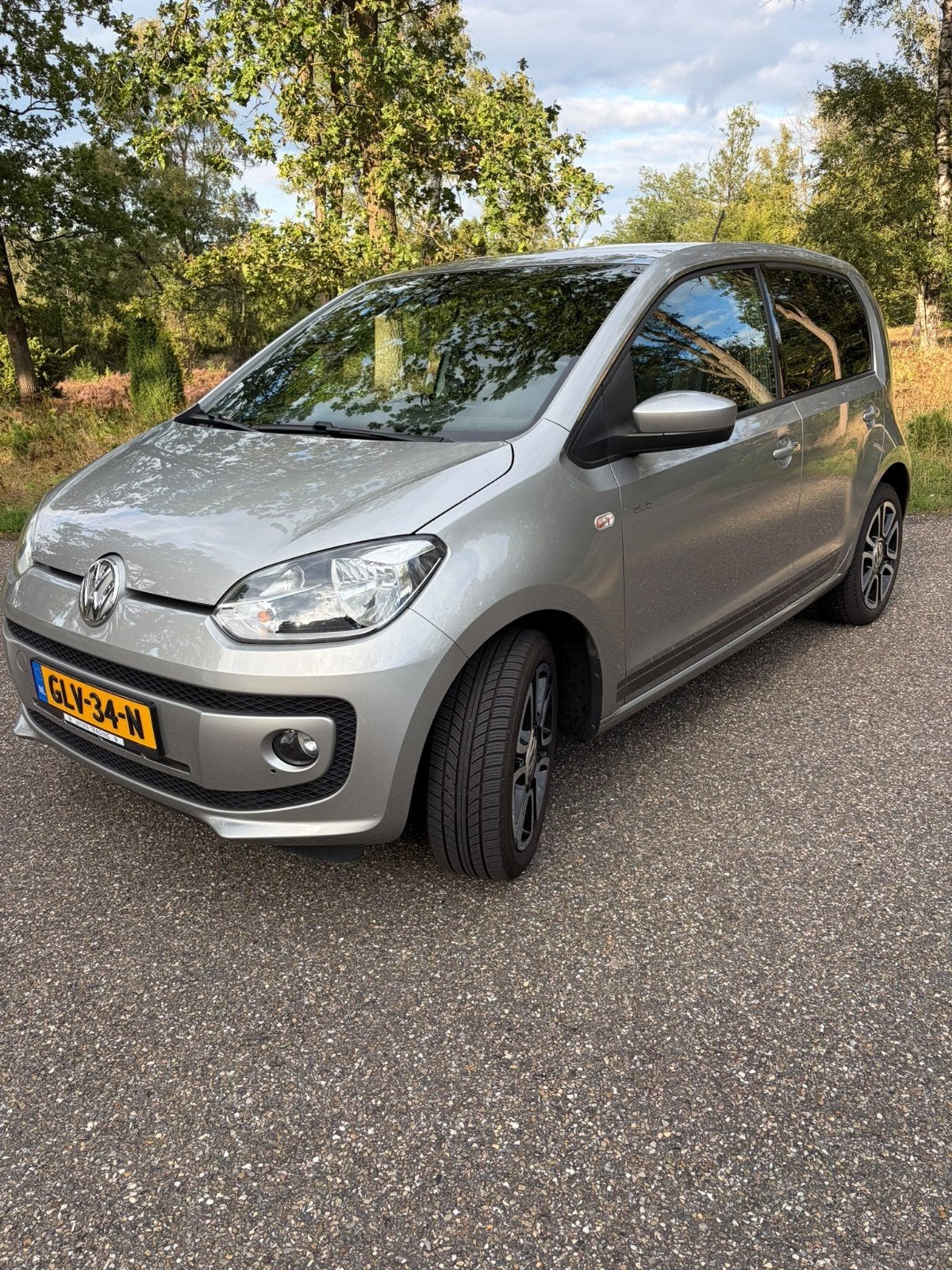 Volkswagen up! High-up 1.0 Blue Motion 2015 Grijs metallic, Auto's, Voorwielaandrijving, Stof, Metallic lak, 4 stoelen