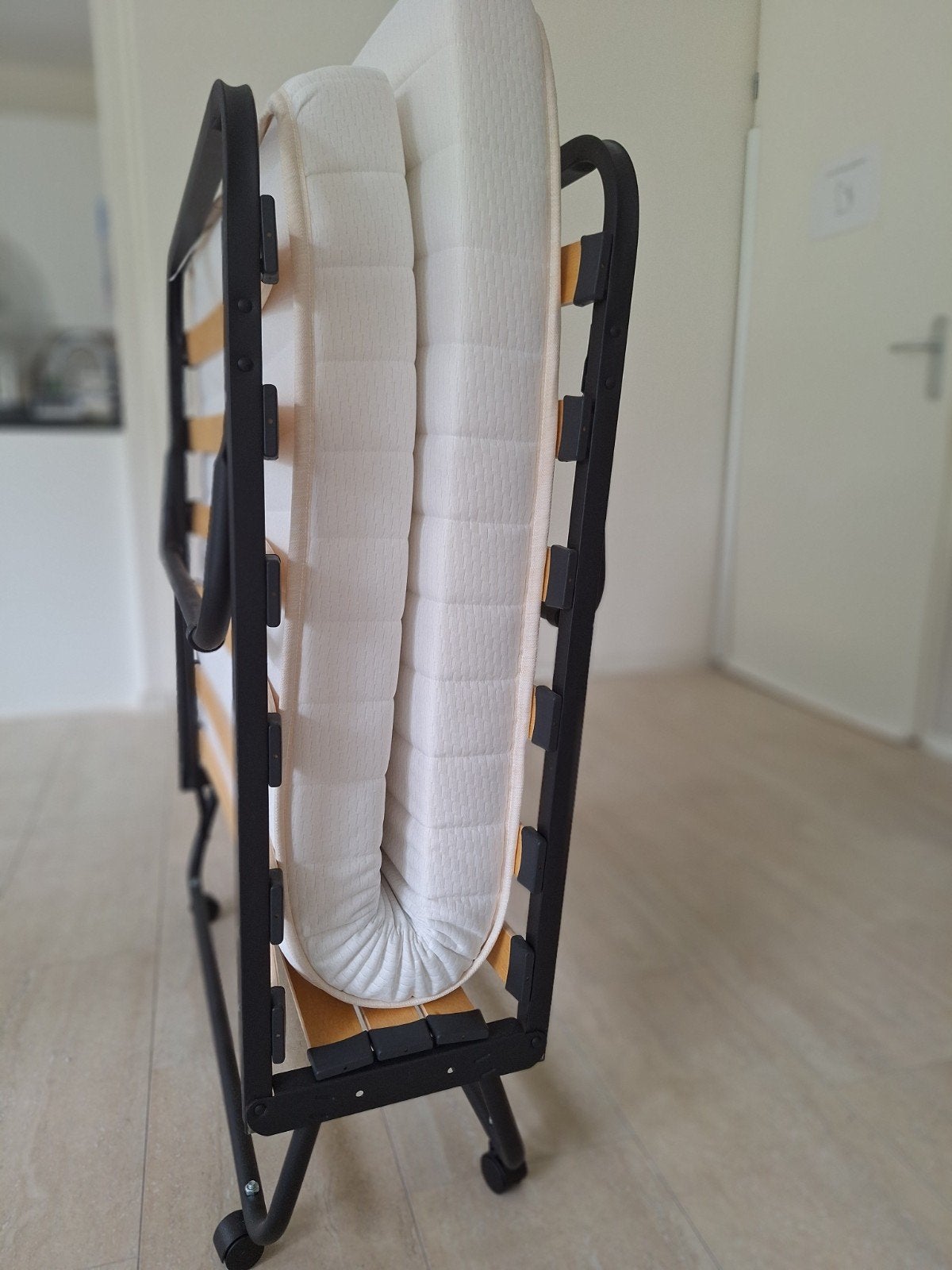 Toonz opklapbed Verona 1 persoons, Huis en Inrichting, Ophalen, 90 cm, Eenpersoons, Zo goed als nieuw