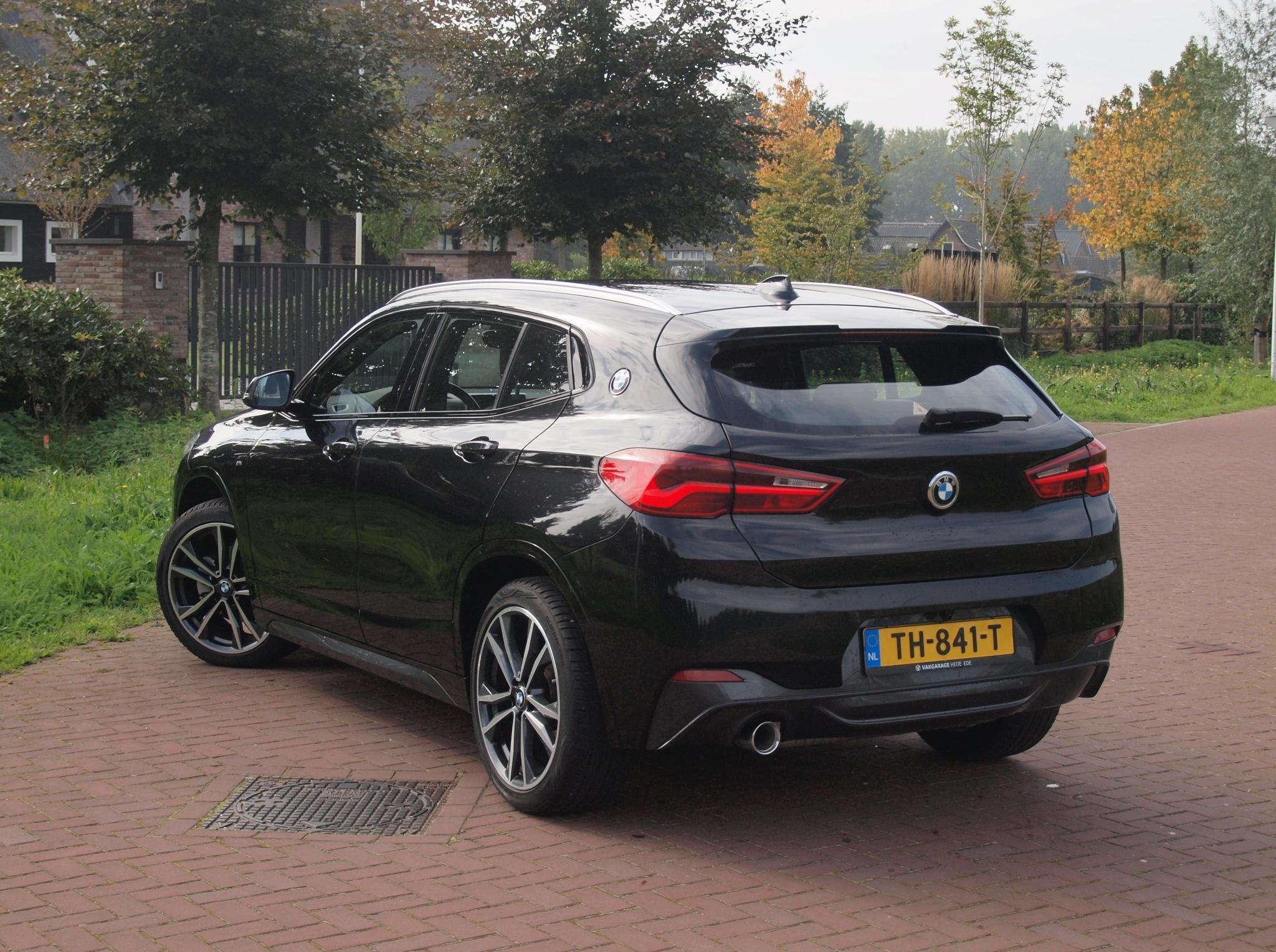 BMW X2 sDrive18i High Executive | M-pakket | Camera | Head-U, Auto's, Dealer onderhouden, X2, Zwart, 3 cilinders