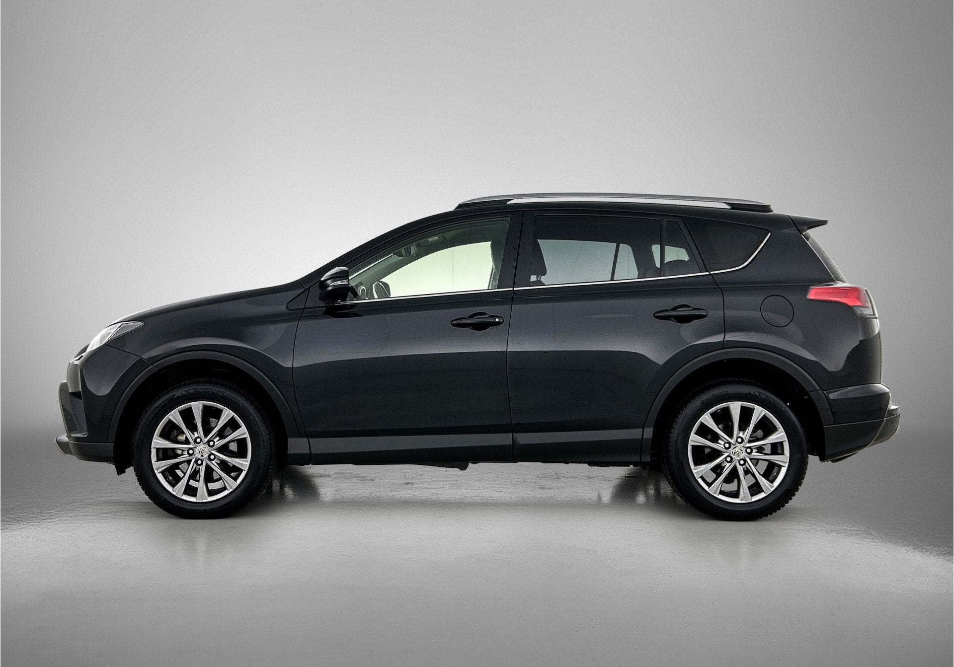 Toyota RAV4 2.5 Hybrid AWD Executive (bj 2016, automaat), Auto's, Automaat, 12 maanden, Gebruikt, 1650 kg