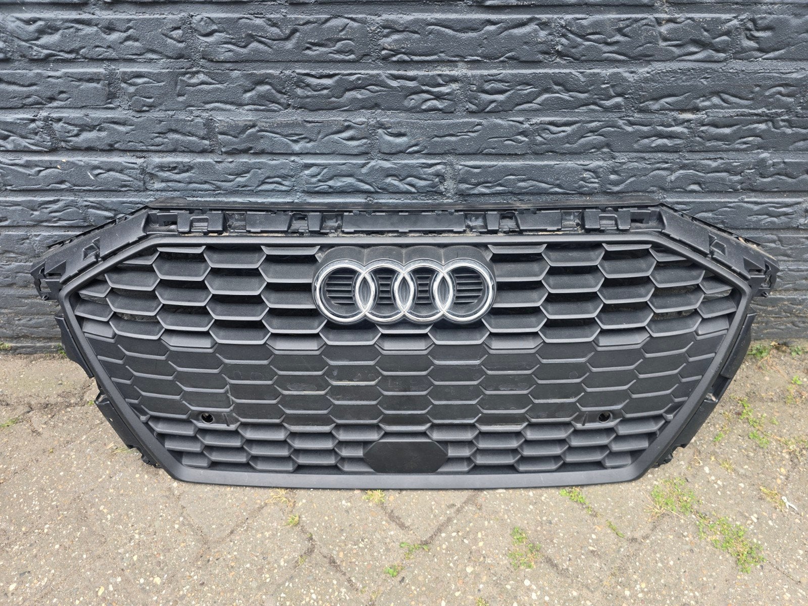 Grille Audi A3 8Y bj 2021-2024, Auto-onderdelen, Audi, Gebruikt, Voor, Bumper