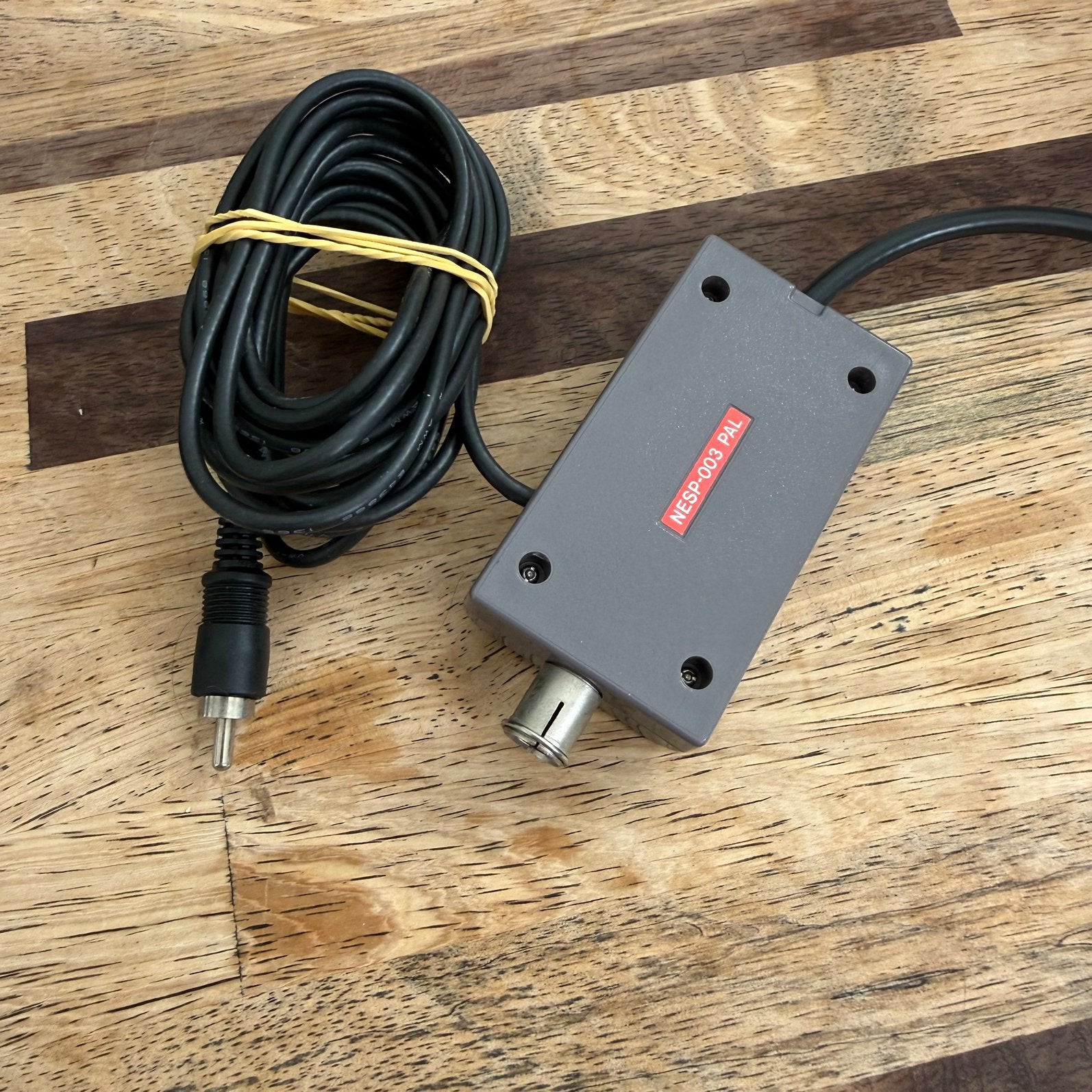 Originele Nintendo RF Switch NES-003 PAL Made in Japan, Ophalen of Verzenden, Zo goed als nieuw, NES, Oplader of Kabel