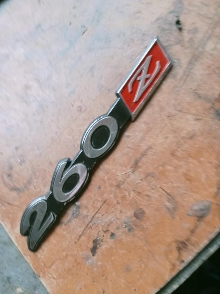 Datsun 260Z embleem nu, Ophalen of Verzenden, Gebruikt, Nissan