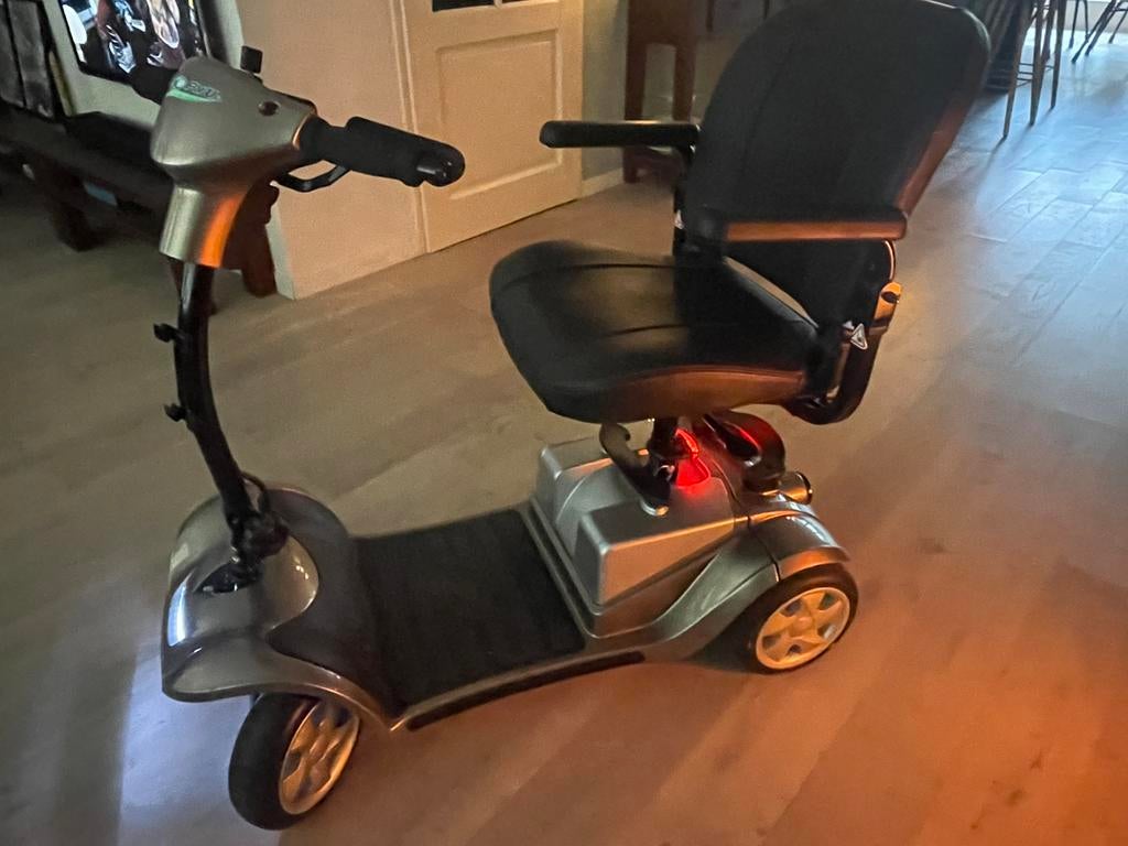 Scootmobiel Kymco Mini LS Comfort, Diversen, Loopkrukken, Zo goed als nieuw, Ophalen
