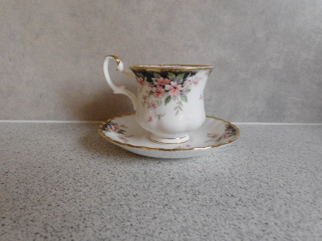 Kop en schotel Fine Bone China Braemar Royal Albert, Ophalen of Verzenden, Zo goed als nieuw, Porselein, Kop en/of schotel