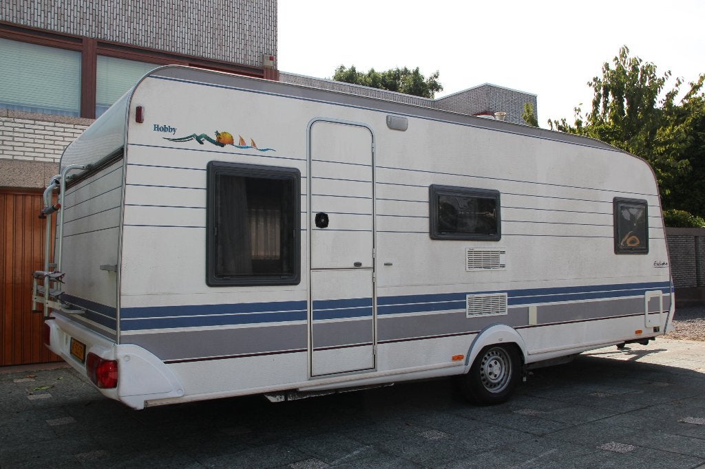 Foto 2 van caravan met stapelbed airco mover