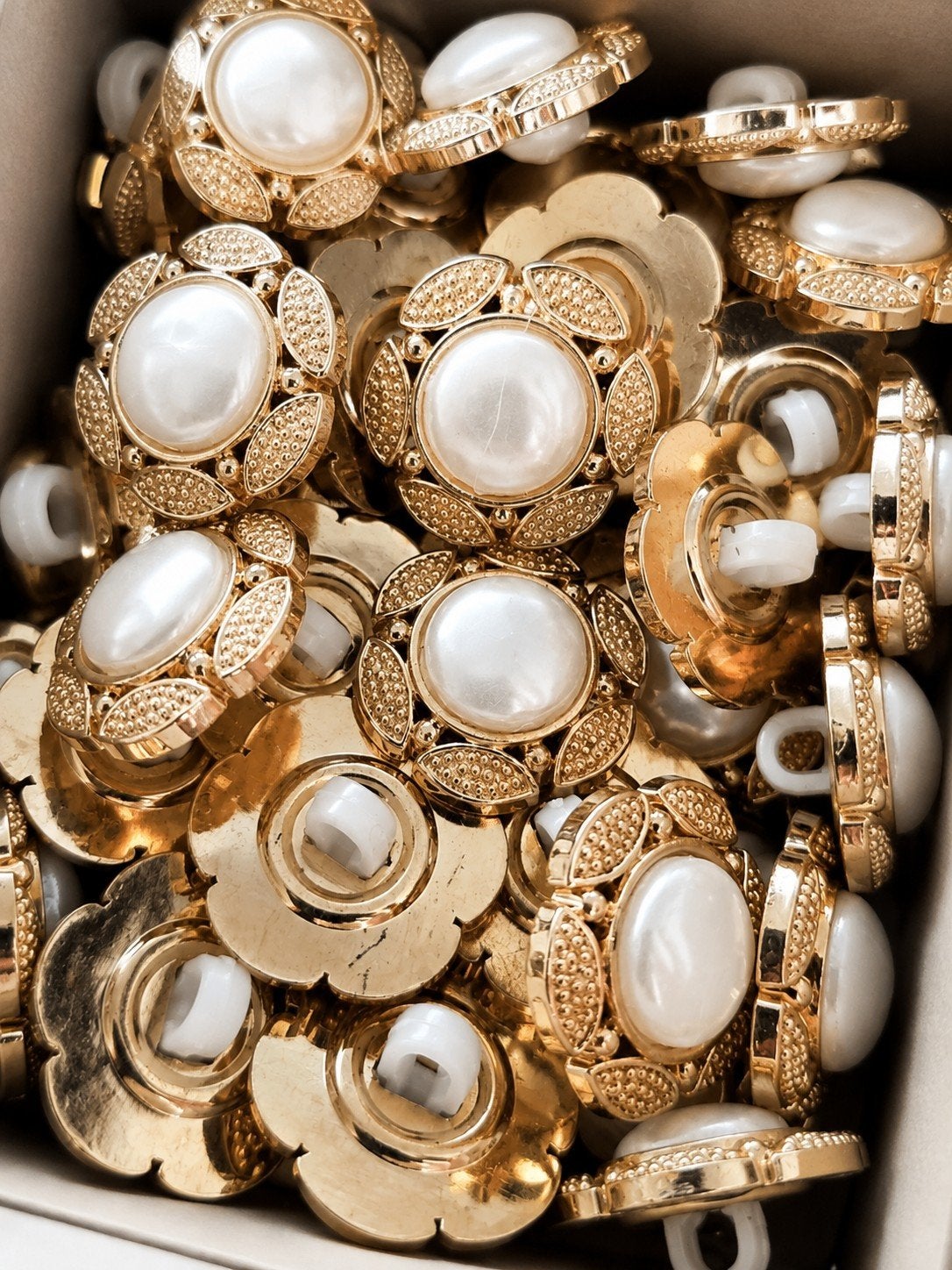 Luxe gouden knopen met parel in het midden, Ophalen of Verzenden, Nieuw, Overige applicaties