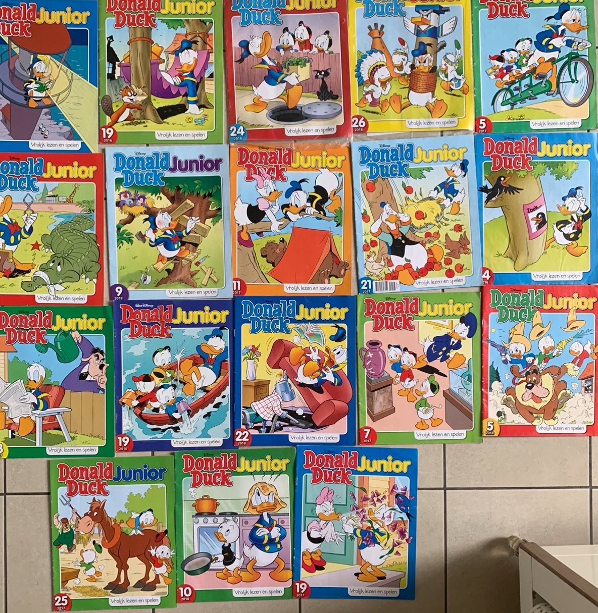 Donald duck junior geen puzzels in gemaakt, Meerdere comics, Ophalen of Verzenden, Zo goed als nieuw, Europa