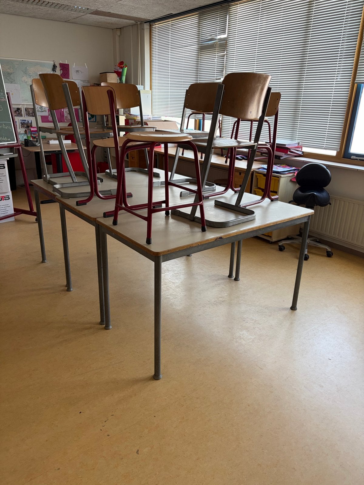 Vintage tafels en stoelen - Grote partijen beschikbaar, Ophalen, Gebruikt, Overige kleuren, Vijf, Zes of meer stoelen