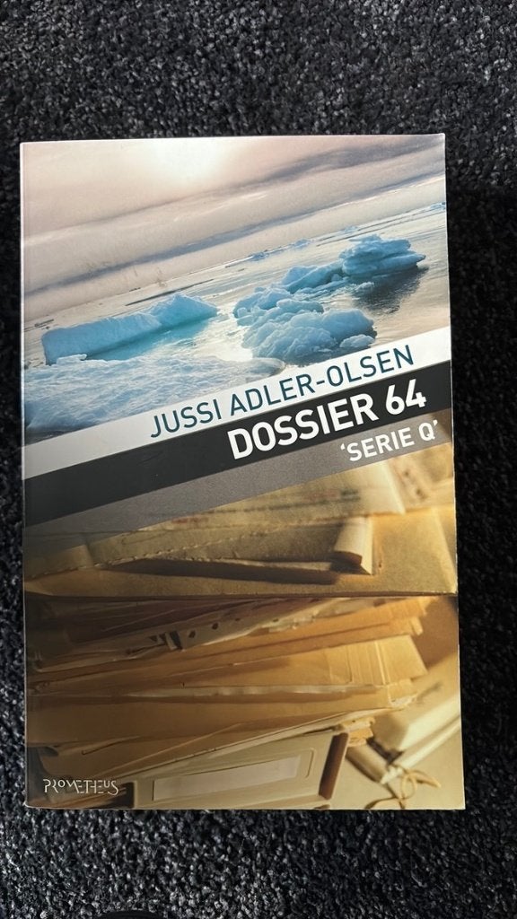 Jussi Adler-Olsen, Dept Q, Dossier 64, Ophalen of Verzenden, Zo goed als nieuw, Jussi Adler-Olsen