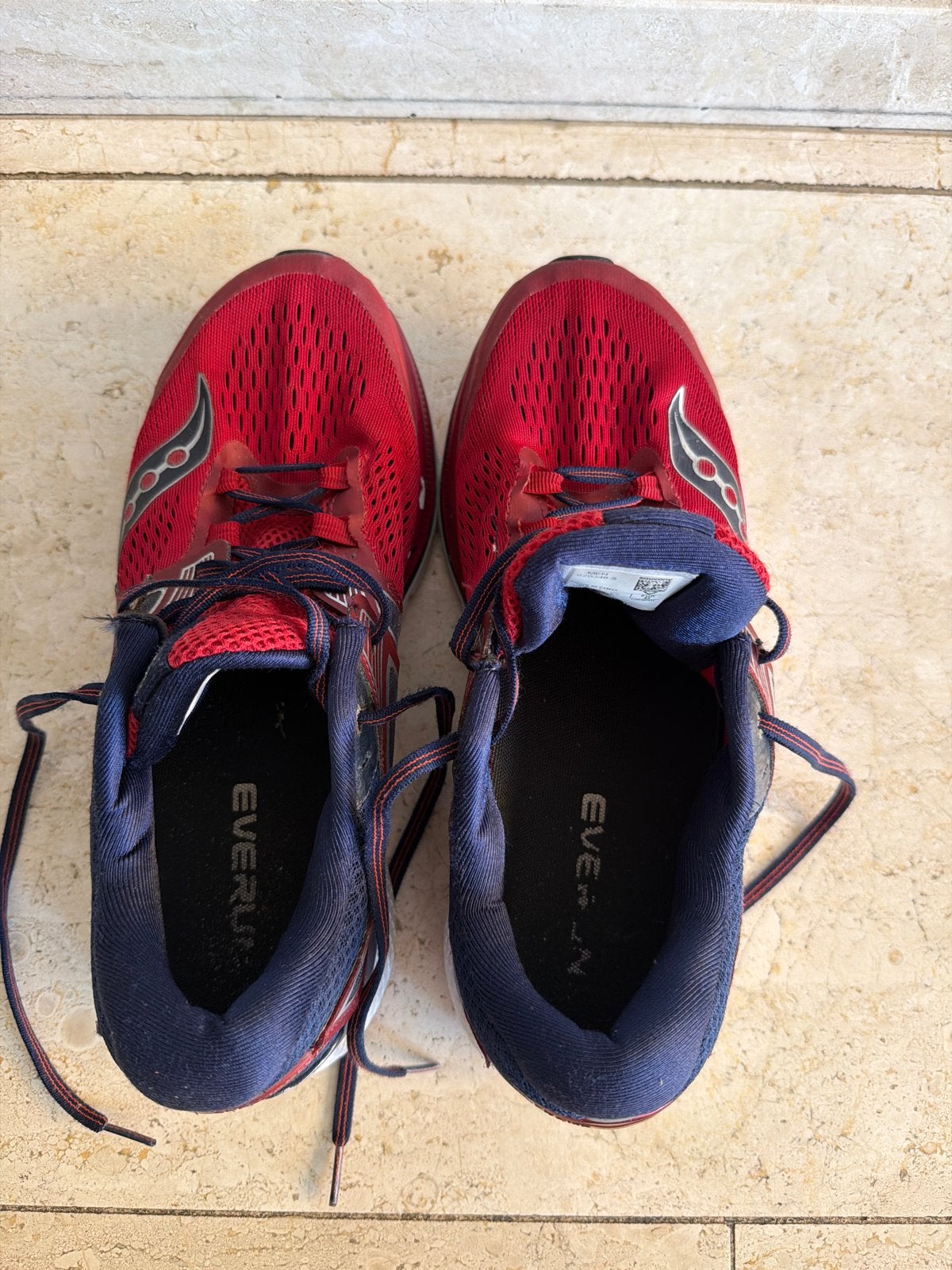 Saucony Triumph ISO 4 hardloopschoenen - rood/blauw, Ophalen, Maat 48/50 (M), Hardlopen of Fietsen, Gedragen