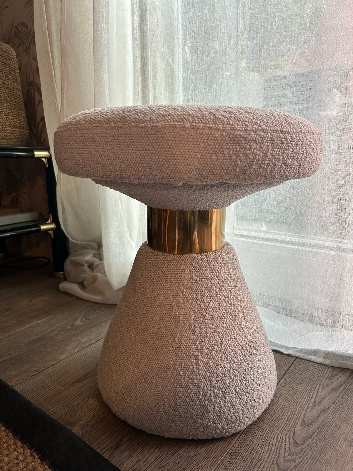 Stijlvolle Poef/Bijzettafel - Crème met Gouden Detail, Huis en Inrichting, Ophalen, Minder dan 50 cm, Rond, Zo goed als nieuw