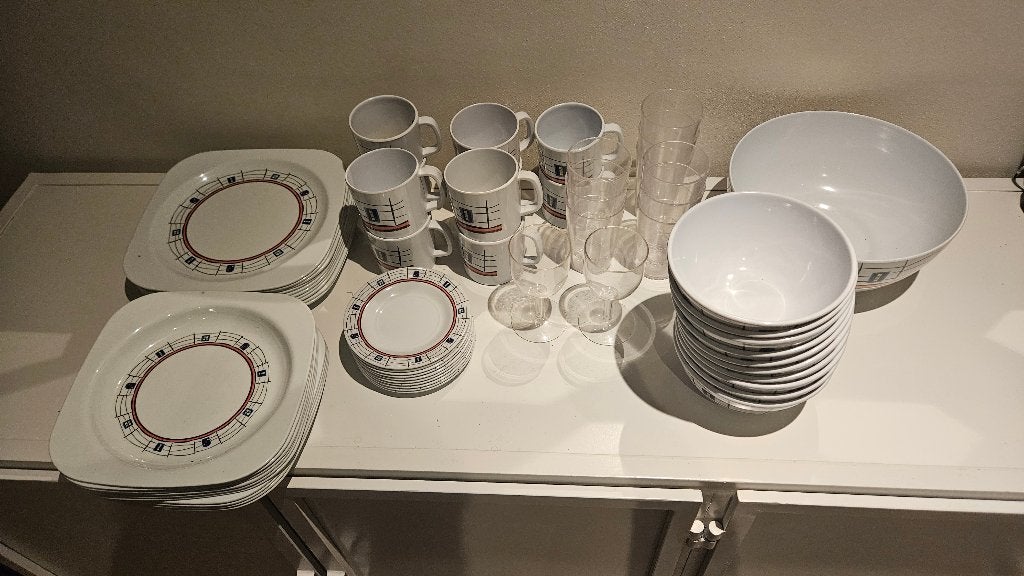 Campingservies melamine, Ophalen, Zo goed als nieuw
