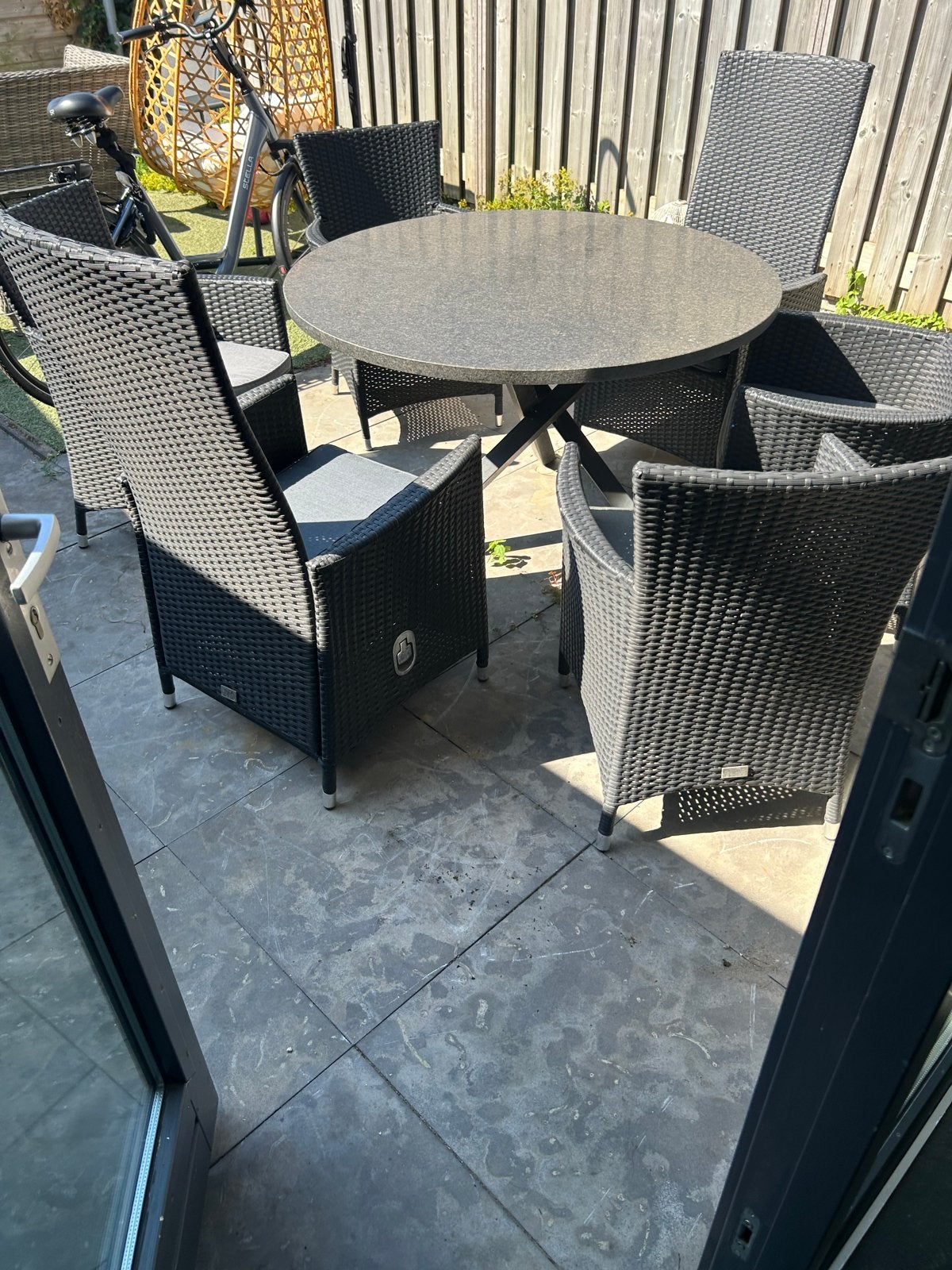 Zwarte Wicker Tuinset met Ronde Tafel en 6 Stoelen, Tuin en Terras, Tuinsets en Loungesets, Gebruikt, Eettafel, 6 zitplaatsen