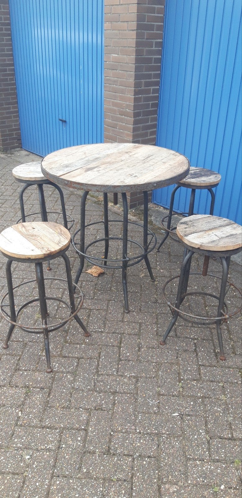 Industriële Bartafel met 4 Krukken - Hout & Metaal, Tuin en Terras, Tuinsets en Loungesets, Ophalen, 4 zitplaatsen, Gebruikt, Tuinset