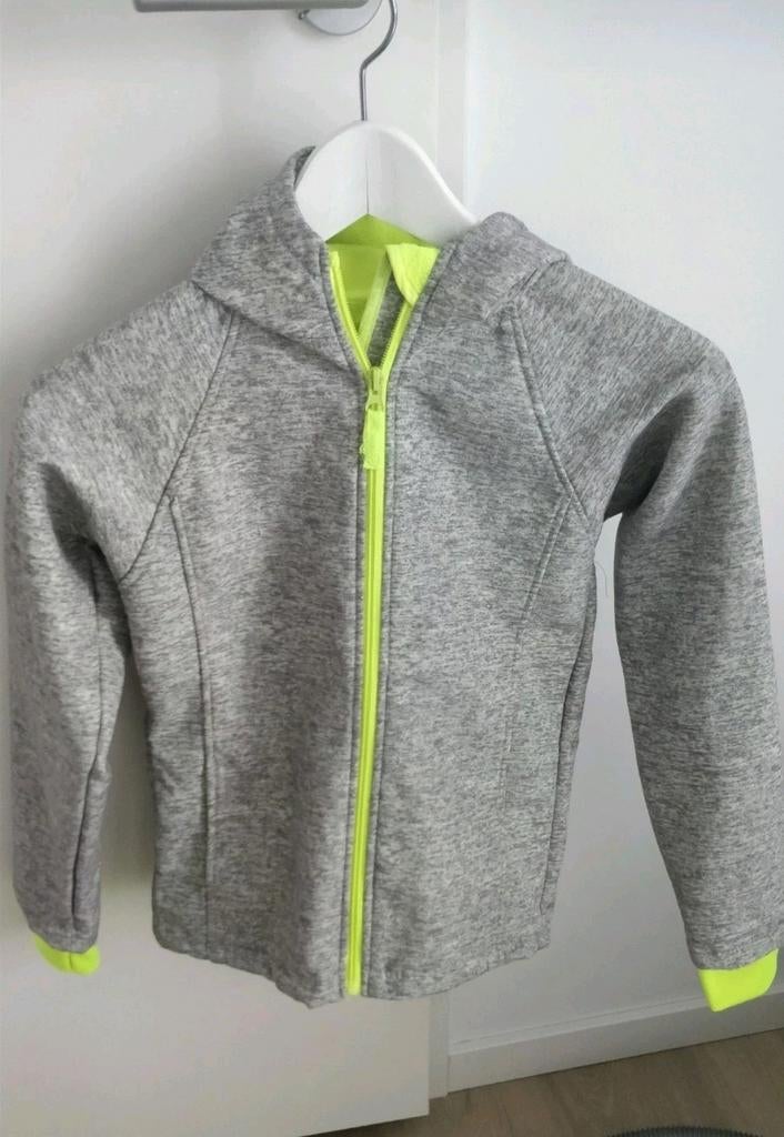 Softshell jas 134/140, Kinderen en Baby's, Kinderkleding | Maat 134, Ophalen of Verzenden, Zo goed als nieuw, Meisje, Jas
