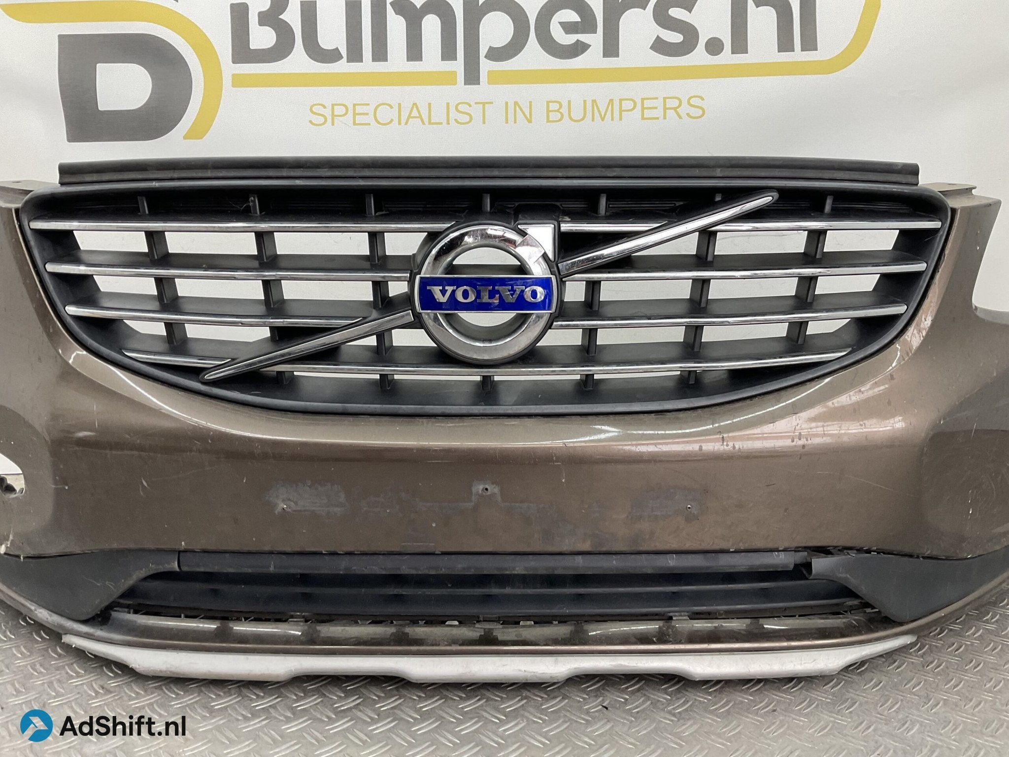 Bumper Volvo XC60 2014 31323765 Voorbumper E4-22277, Bumper