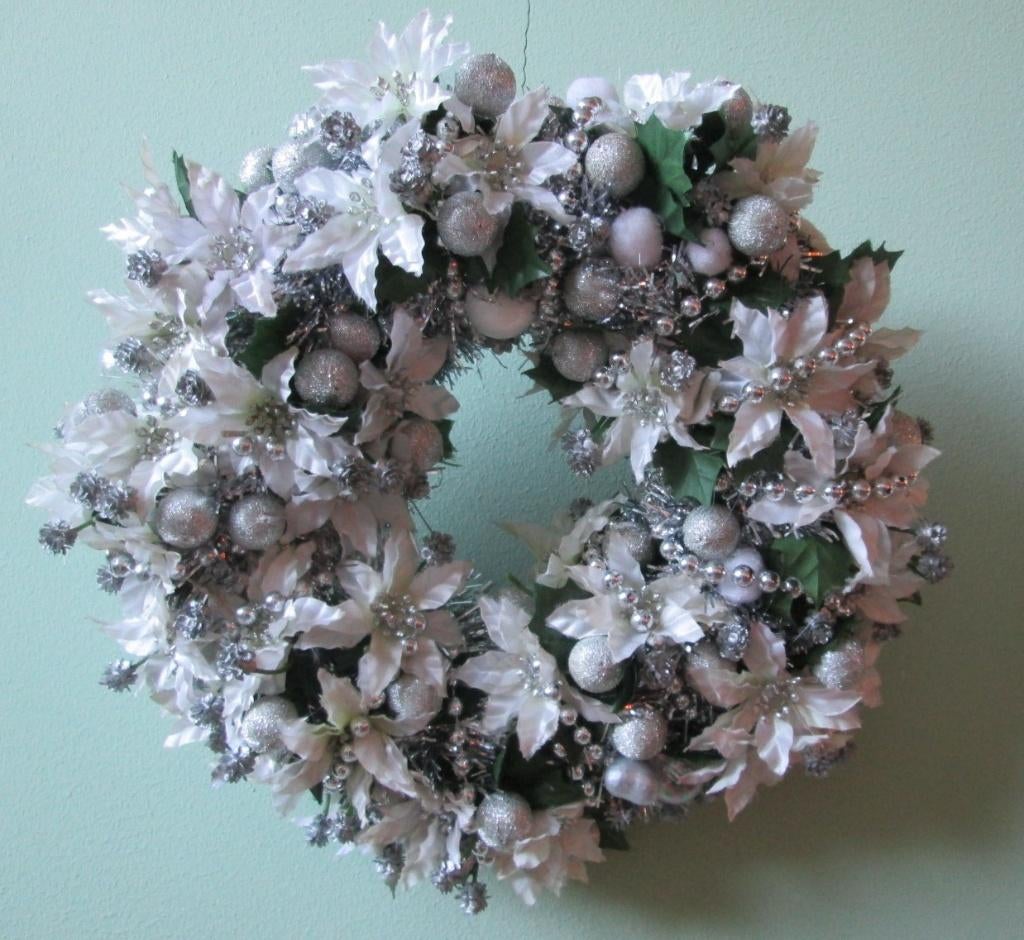 Nieuwe Witte Kerst Krans Kerststerren & Parelketting 33 cm, Ophalen of Verzenden, Nieuw