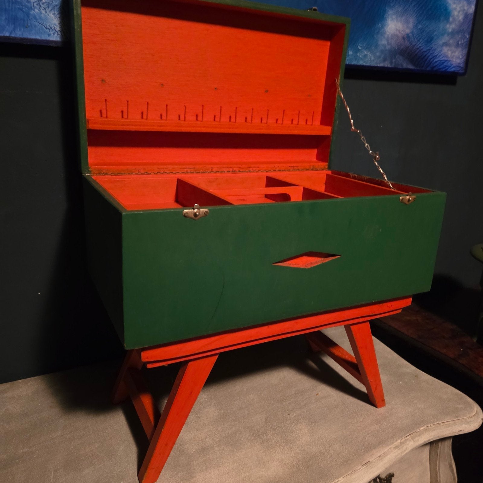 Vintage houten kist op poten - Groen/Oranje, 50 – 75, Gebruikt, 50 tot 100 cm, Ophalen of Verzenden