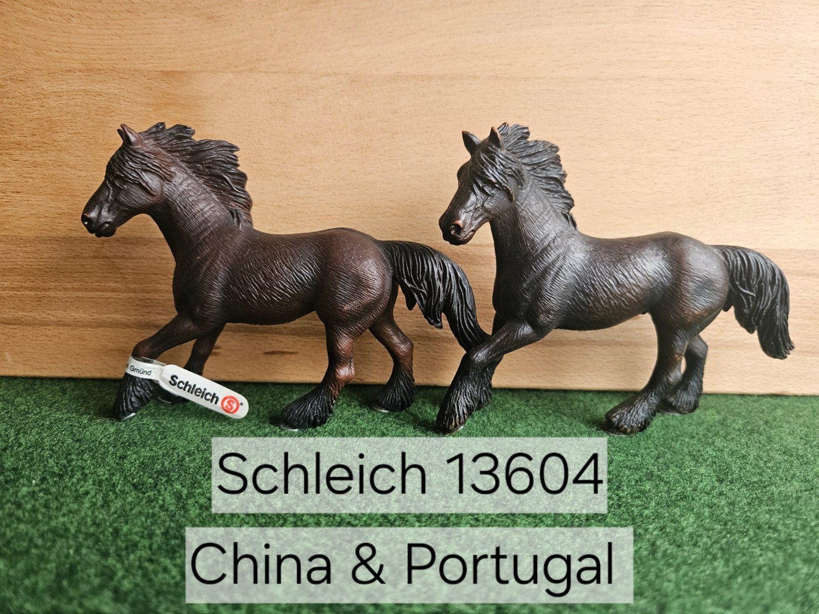 Schleich 13604 Friese merrie met of zonder vaantje uit 2006, Ophalen of Verzenden, Zo goed als nieuw, Paard, Beeldje of Figuurtje