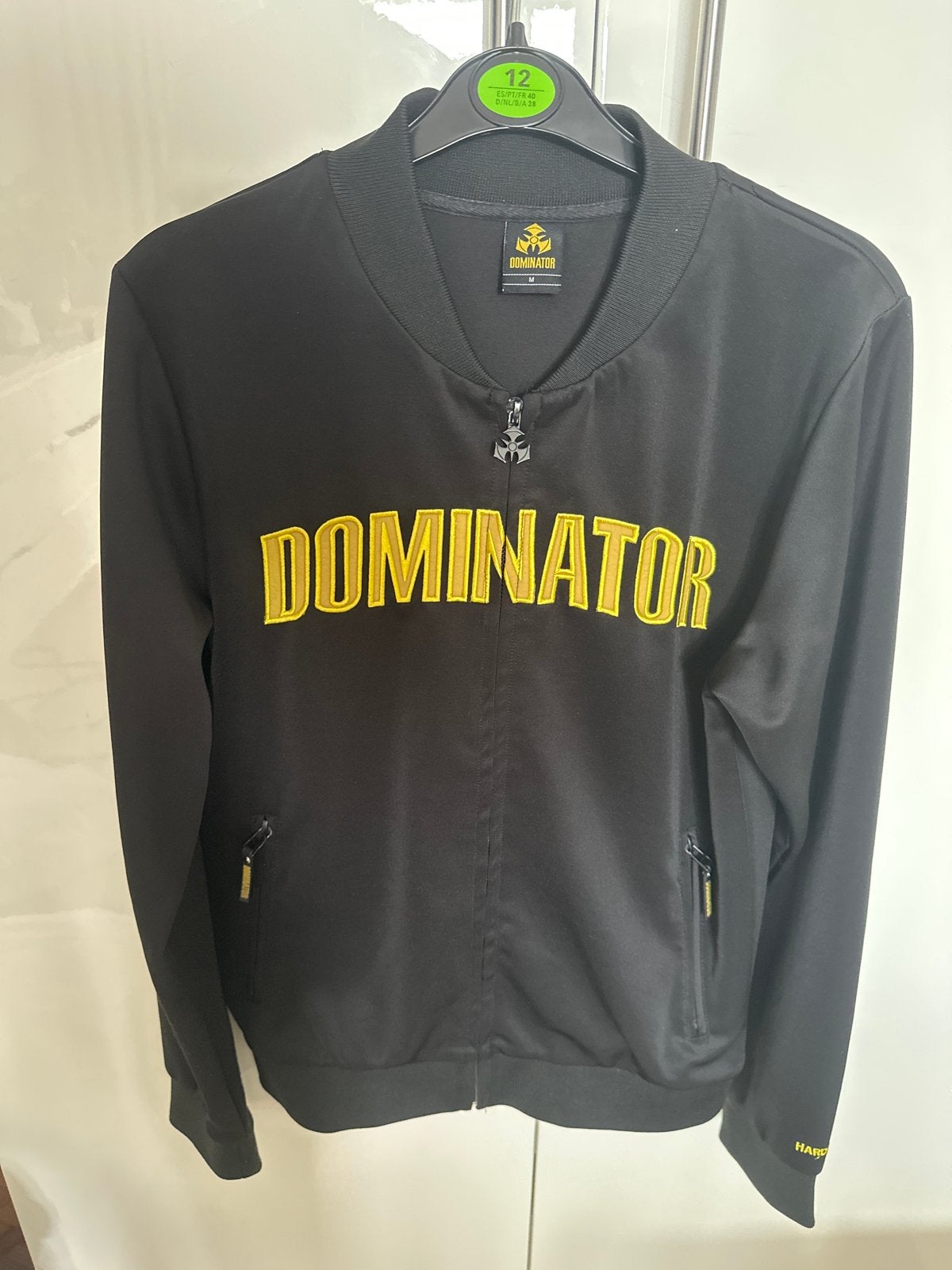 Dominator Hardcore trainingsjack Zwart/Goud, Ophalen of Verzenden, Zo goed als nieuw, Maat 48/50 (M), Zwart