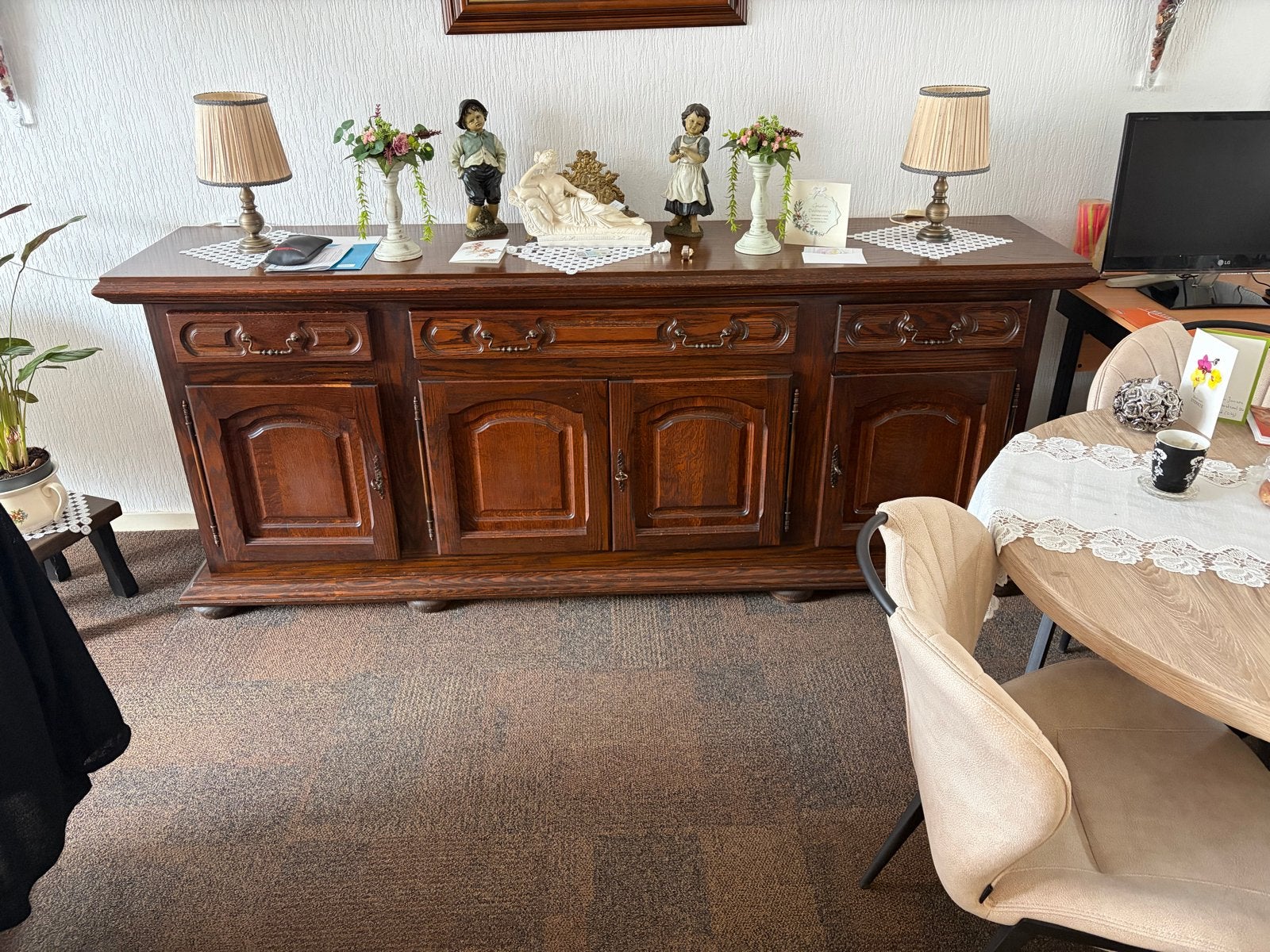 dressoir van donker massief eiken hout ZSM ophalen, Ophalen