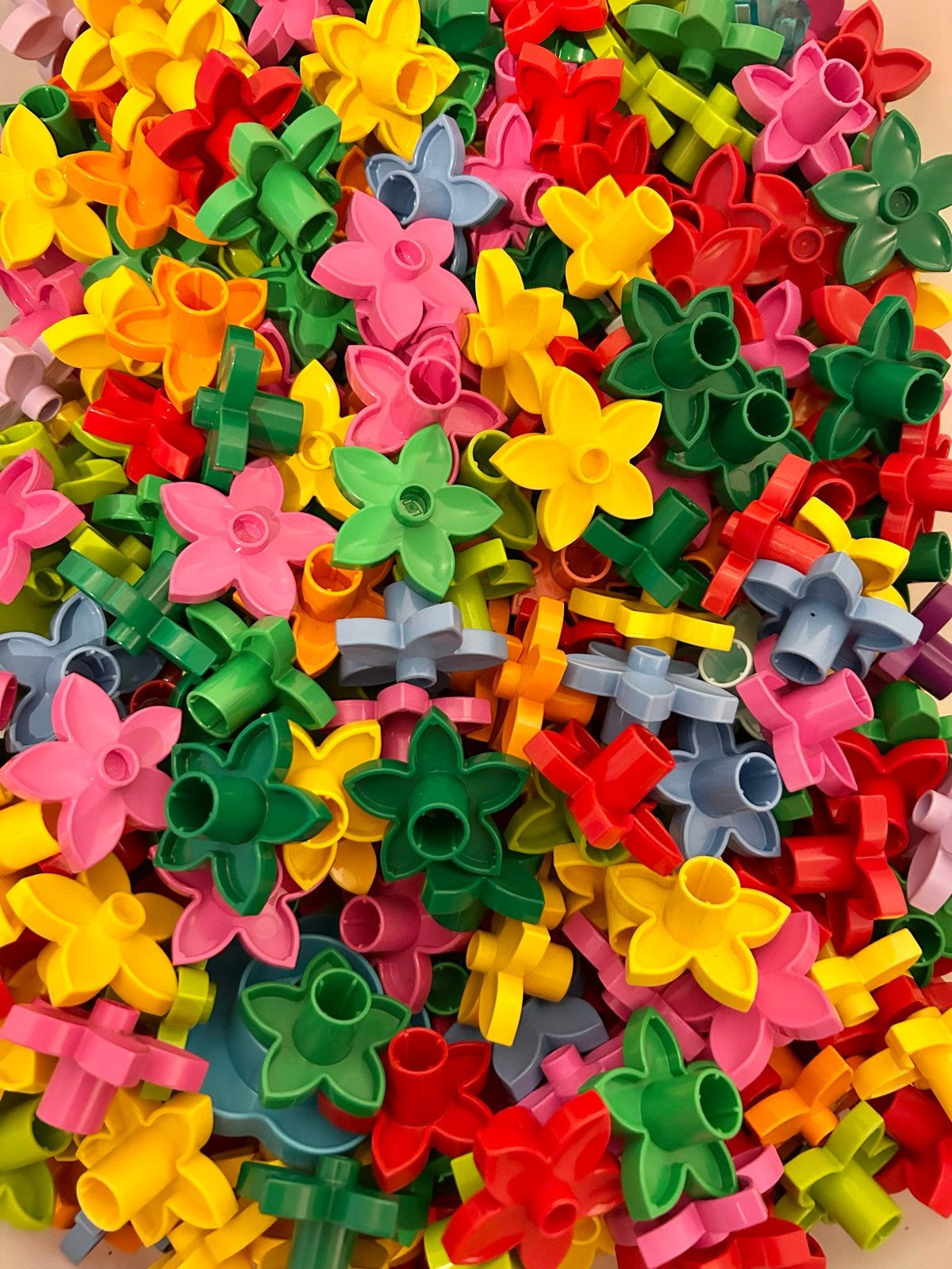 Duplo bloemen - Diverse kleuren | 0,10c pstk, Ophalen of Verzenden, Gebruikt, Losse stenen, Duplo