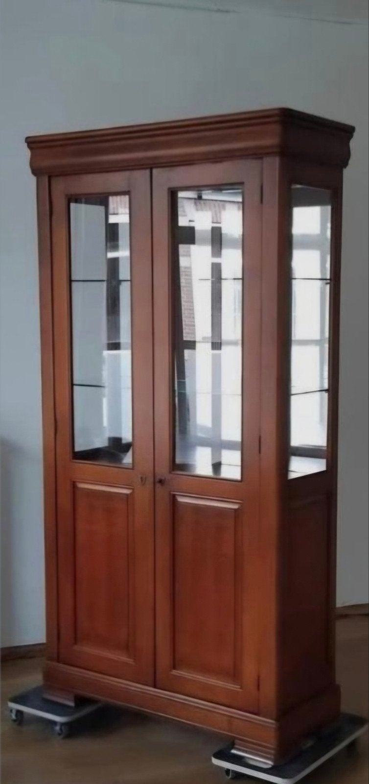 Van Rees kersenhouten vitrinekast/ buffetkast met spotje, Ophalen, Glas, Met deur(en), 100 tot 150 cm