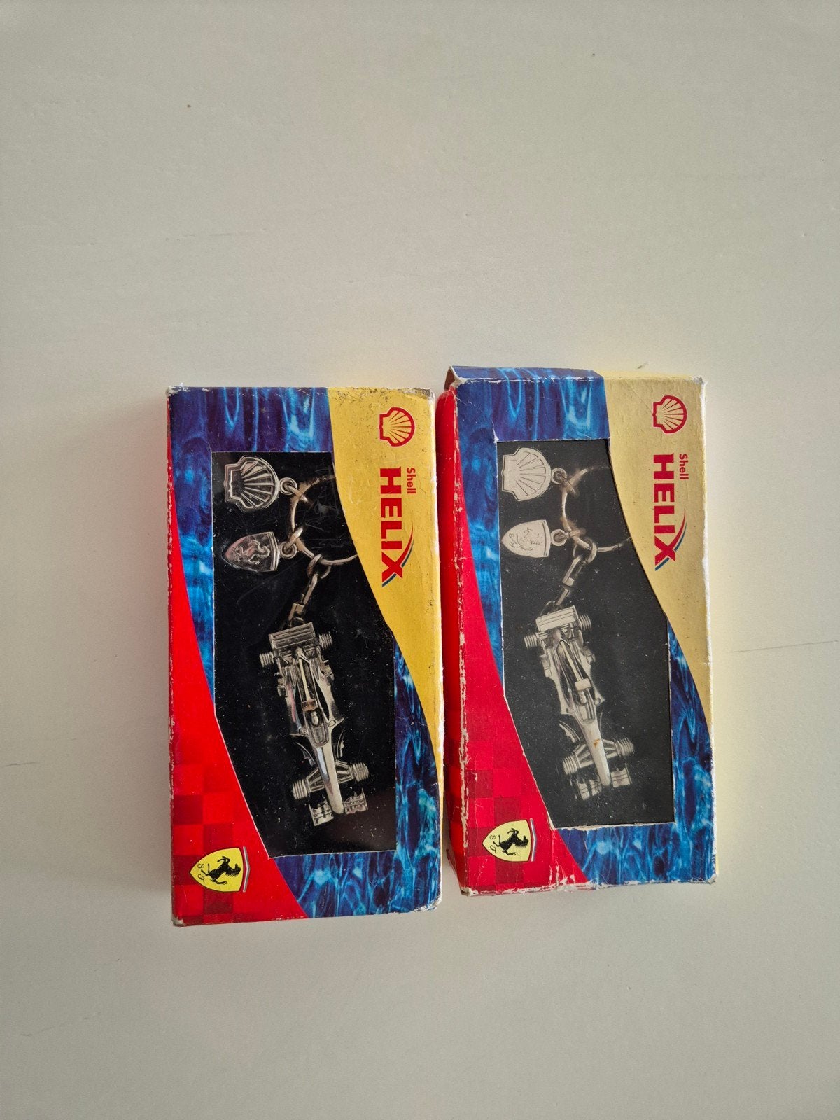 Shell Helix Ferrari Formule 1 Sleutelhangers (2 stuks), Verzamelen, Ophalen of Verzenden, Zo goed als nieuw, Formule 1