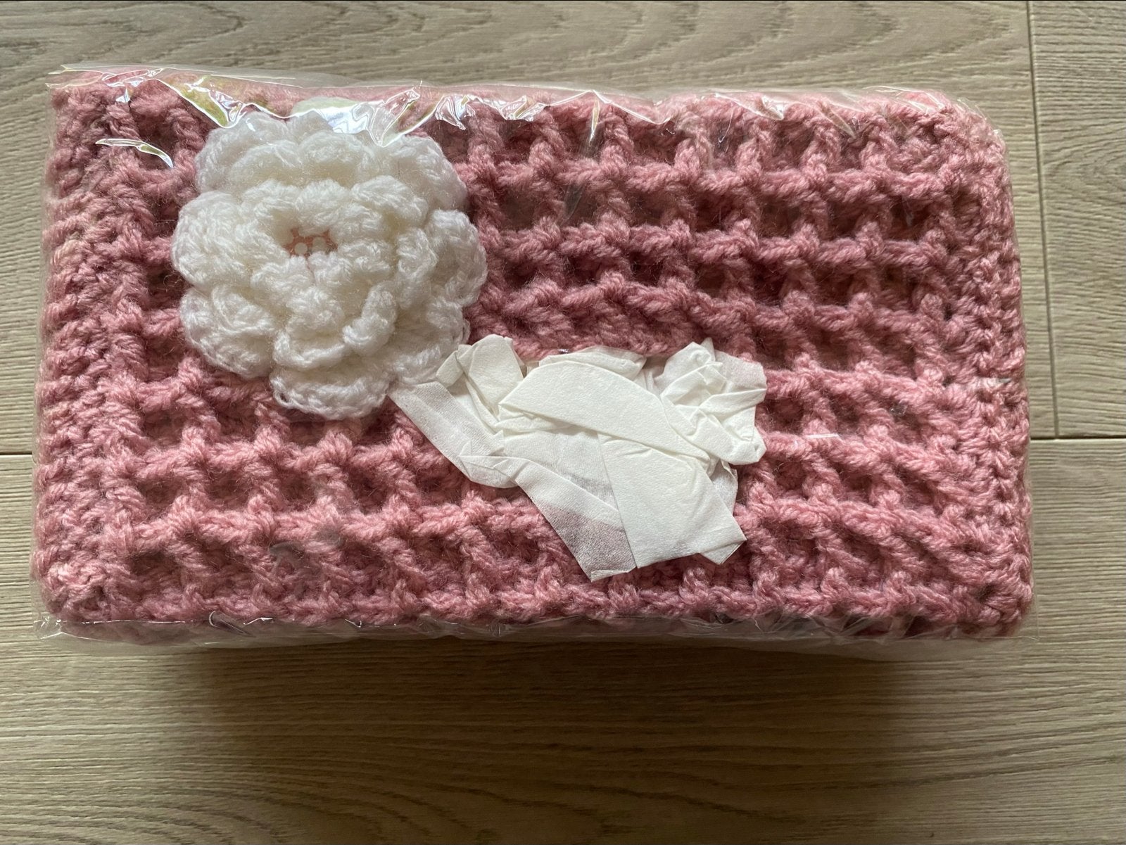Gehaakte roze tissueboxhoes met bloem, Ophalen, Zo goed als nieuw