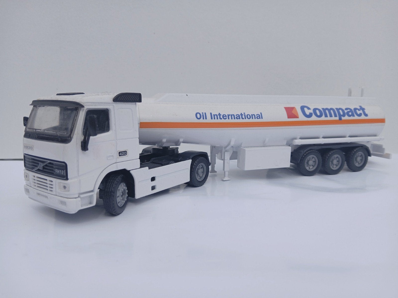 VOLVO FH 12, tankoplegger, JOAL, Ophalen of Verzenden, Bus of Vrachtwagen