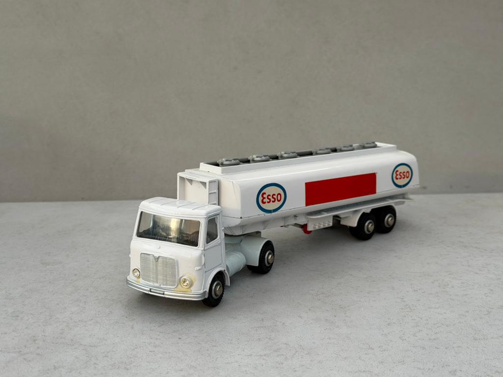 Dinky Toys aec truck & Esso trailer, Overige merken, Gebruikt, 1:32 tot 1:50, Ophalen of Verzenden