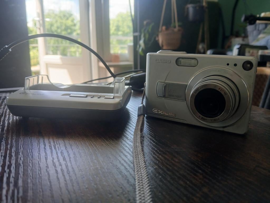 Casio Exilim EX-Z40 CCD digicam met dockingstation, Audio, Tv en Foto, Fotocamera's Digitaal, Ophalen of Verzenden, Overige Merken