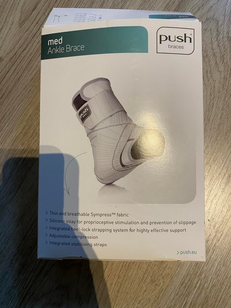 med Ankle Brace - Size 4 - Left & Right, Ophalen of Verzenden, Gebruikt