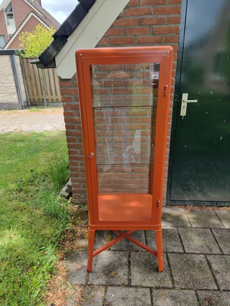 Ikea FABRIKÖR glazen vitrinekast, Ophalen, Met deur(en), 50 tot 100 cm, Zo goed als nieuw