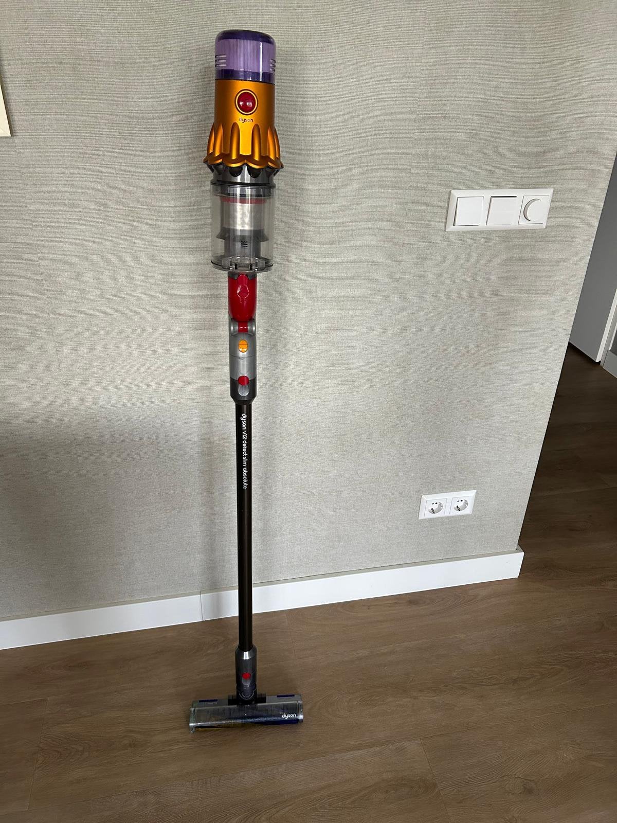 Te koop Dyson V12 steelstofzuiger