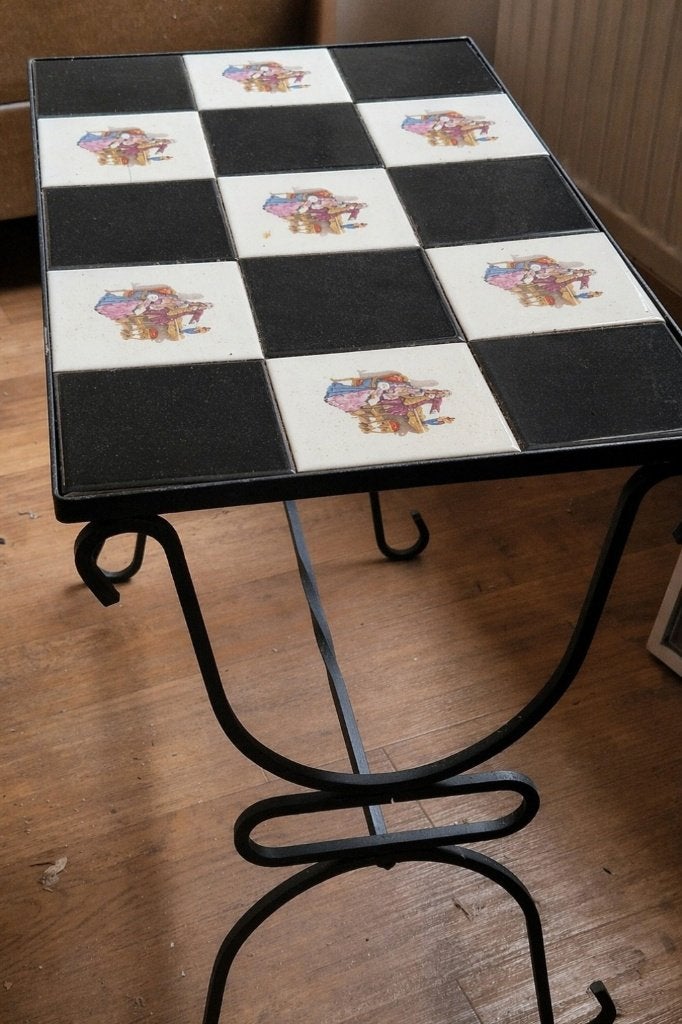 Vintage tafeltje met tegelblad (zwart/wit), Overige materialen, Minder dan 55 cm, Gebruikt, Ophalen