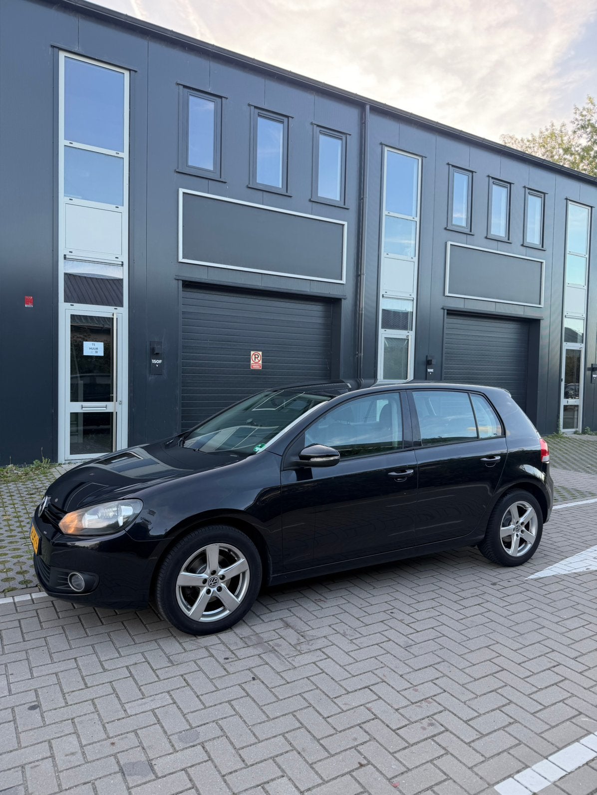 Volkswagen Golf 1.2 TSI 77KW 5D 2010 Zwart Airco Nieuwe Apk, Voorwielaandrijving, 4 cilinders, 610 kg, Origineel Nederlands