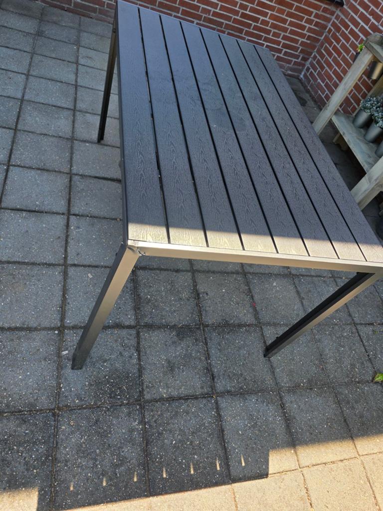 Zwarte tuintafel 80x 140 moet gelast worden 1 poot kapot!, Ophalen, Gebruikt, Rechthoekig
