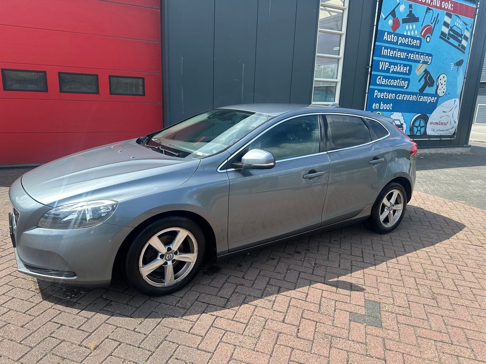 Volvo V40 2.0 D2 120PK 2015 Grijs, Voorwielaandrijving, Stof, Zwart, 4 cilinders