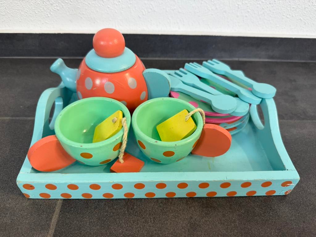 Houten theeservies met houten taart, donuts en taartjes, Ophalen of Verzenden, Gebruikt