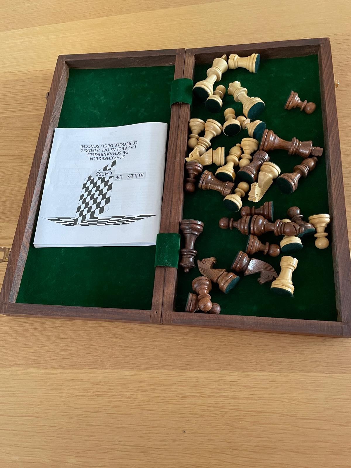 hout gesneden reis schaakspel, Een of twee spelers, Ophalen of Verzenden, Zo goed als nieuw, Reisspel