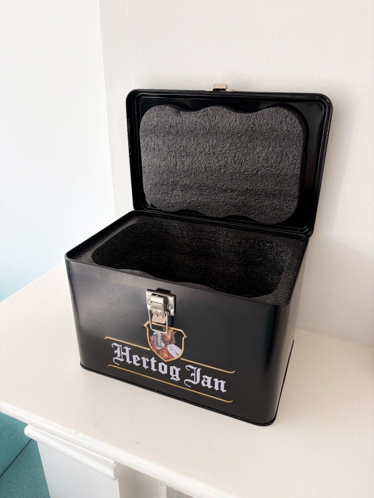 Hertog Jan Bierkistje / Opbergdoos - Zwart Metaal, Verzamelen, Ophalen of Verzenden, Gebruikt, Overige, Overige merken